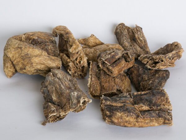 "gedroogde runderlong hondensnack 100% natuurlijk en eiwitrijk"